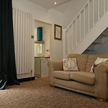 Cozy Luton Apartment Чатъм Екстериор снимка