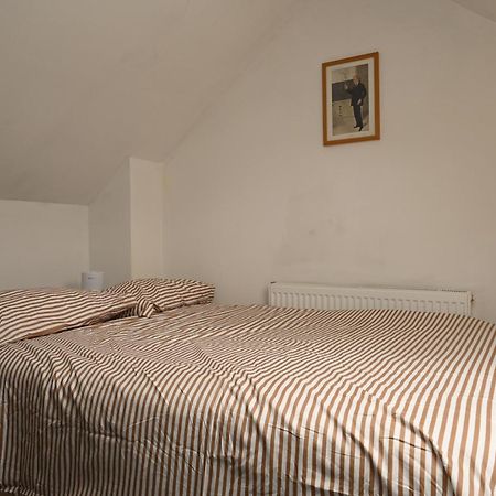 Cozy Luton Apartment Чатъм Екстериор снимка