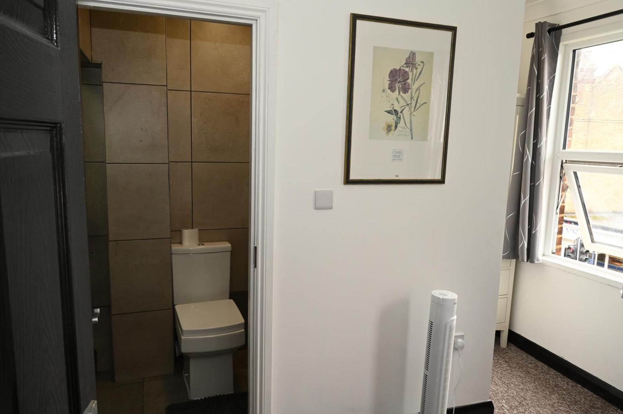 Cozy Luton Apartment Чатъм Екстериор снимка