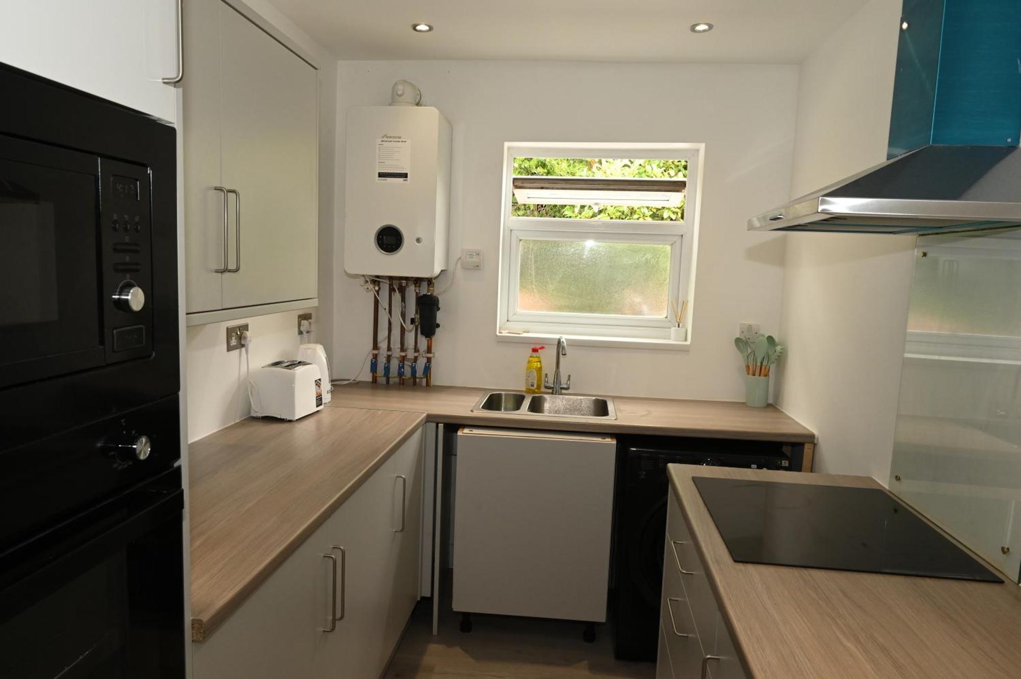 Cozy Luton Apartment Чатъм Екстериор снимка