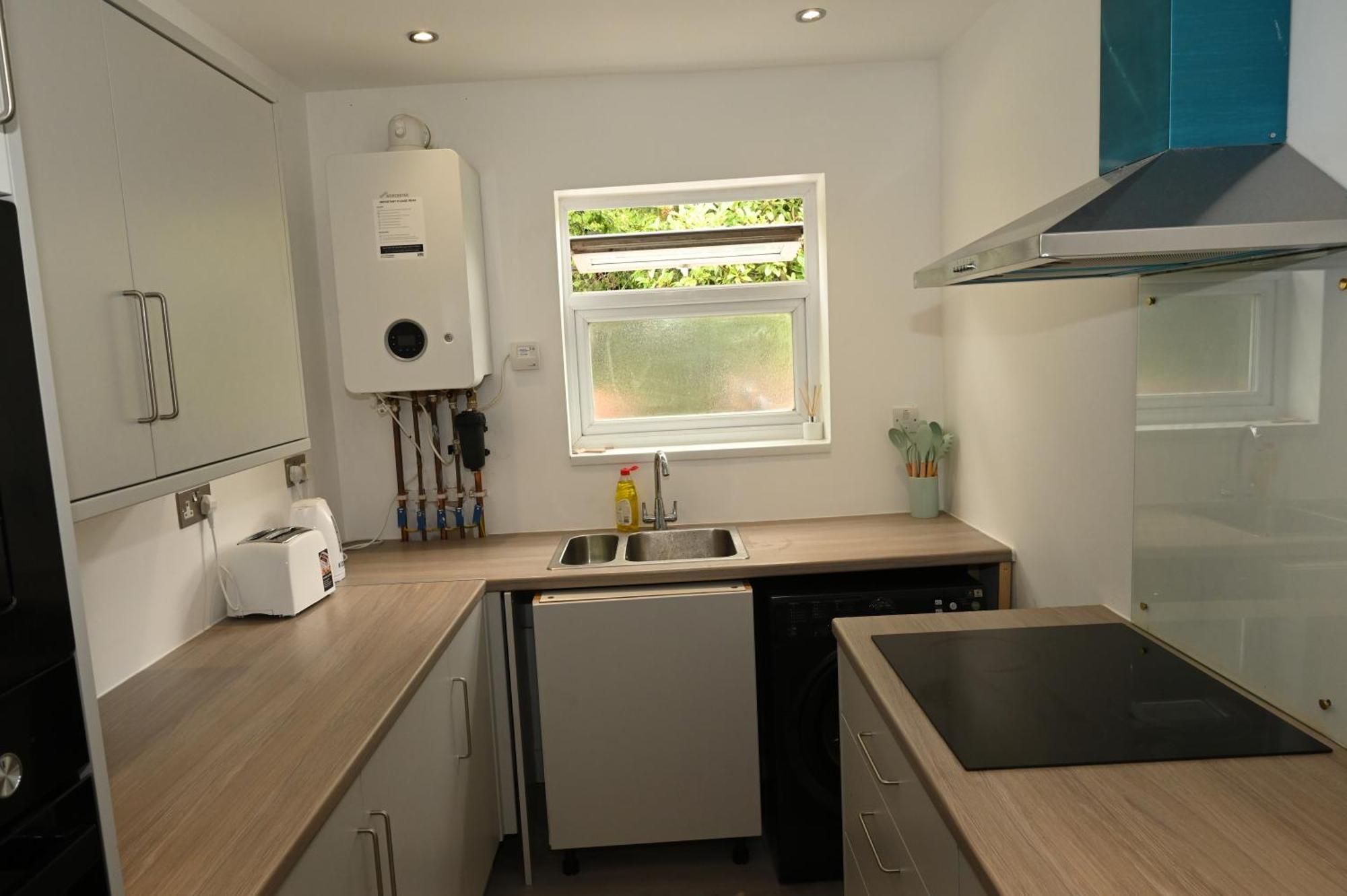 Cozy Luton Apartment Чатъм Екстериор снимка