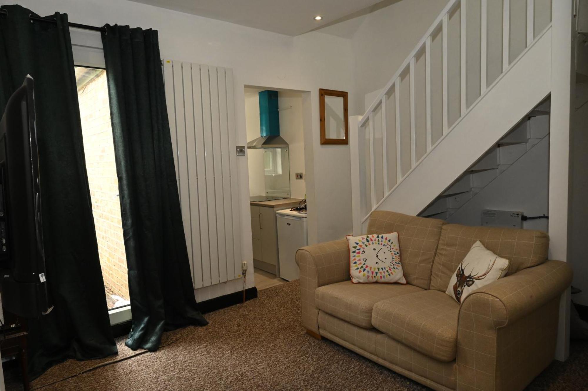Cozy Luton Apartment Чатъм Екстериор снимка
