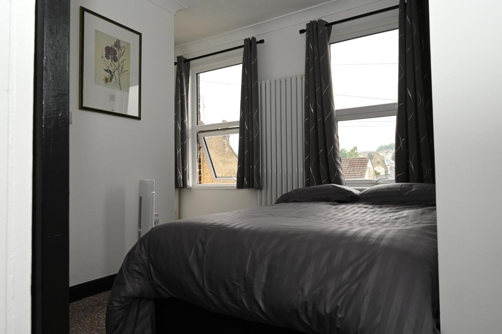Cozy Luton Apartment Чатъм Екстериор снимка