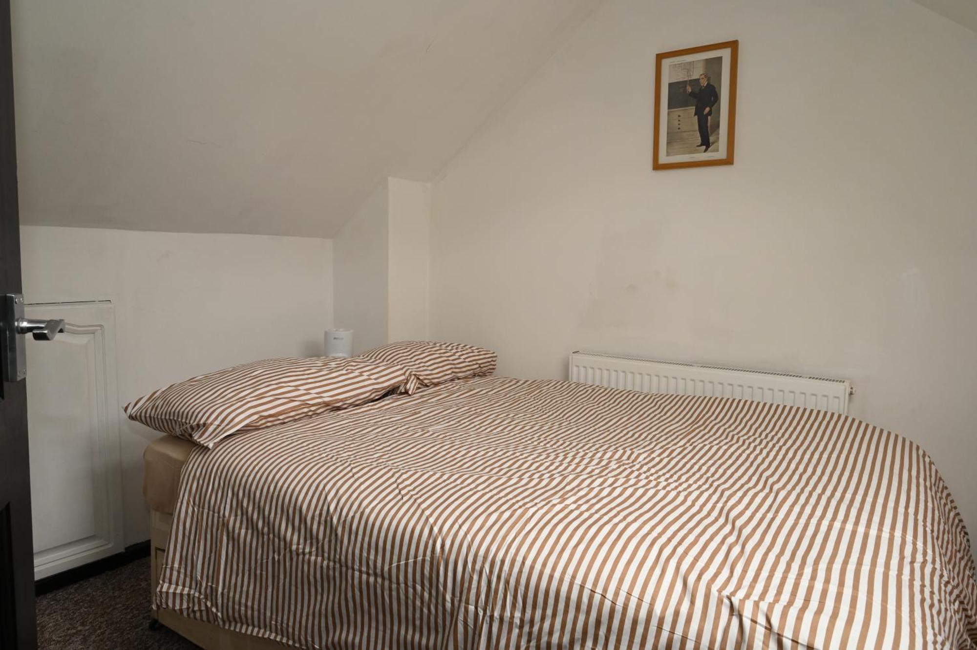 Cozy Luton Apartment Чатъм Екстериор снимка