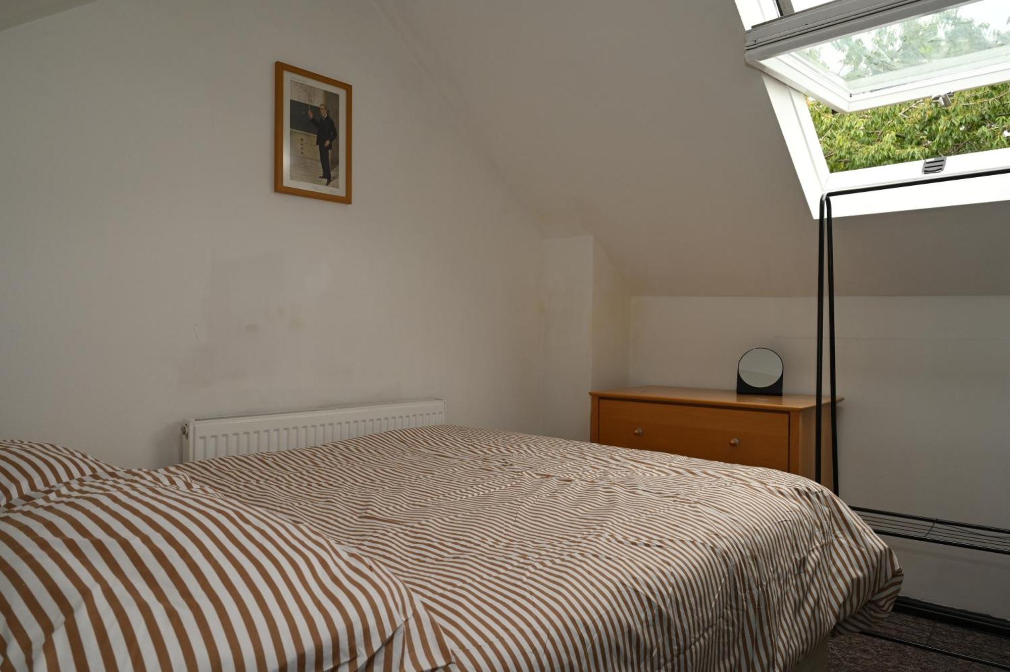 Cozy Luton Apartment Чатъм Екстериор снимка