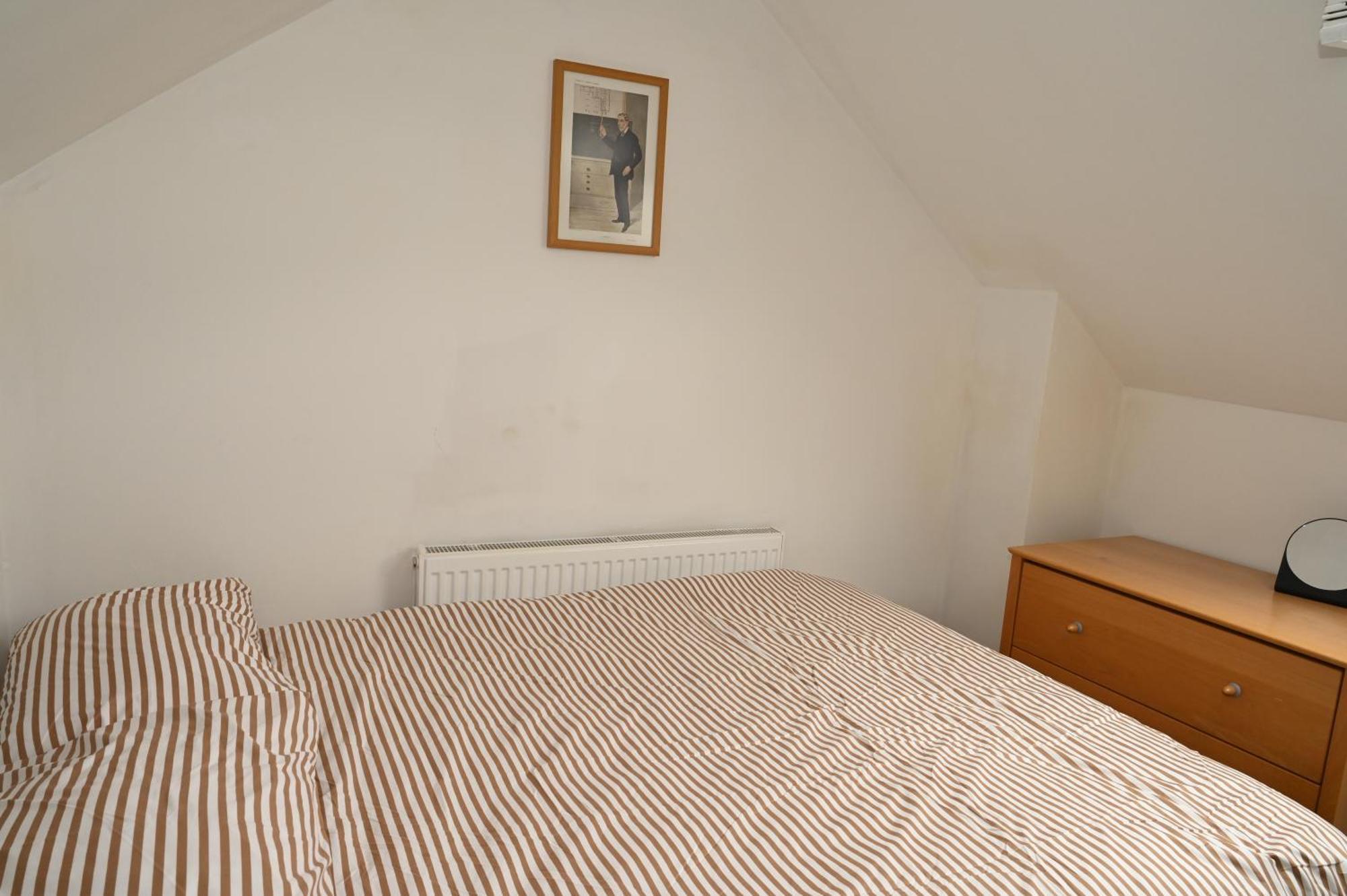 Cozy Luton Apartment Чатъм Екстериор снимка