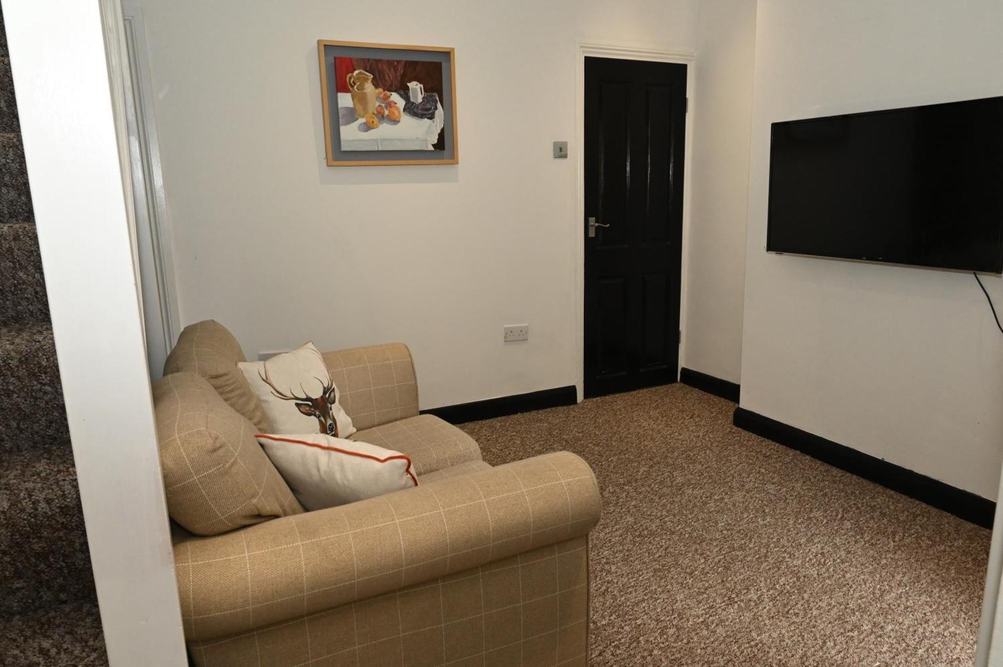 Cozy Luton Apartment Чатъм Екстериор снимка