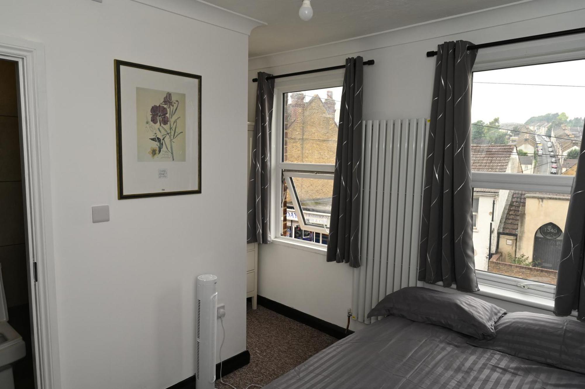 Cozy Luton Apartment Чатъм Екстериор снимка